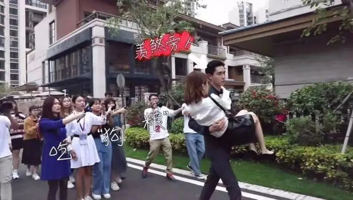 女明星公主抱_电视剧一念关山公主抱 刘诗诗公主抱轻松完成 女演员公主抱男演员讨论