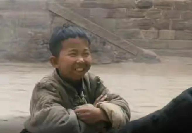 美女野兽组合 娱乐圈丑男美女恋爱故事 娱乐圈颜值与才华反差情侣_娱乐圈最丑男