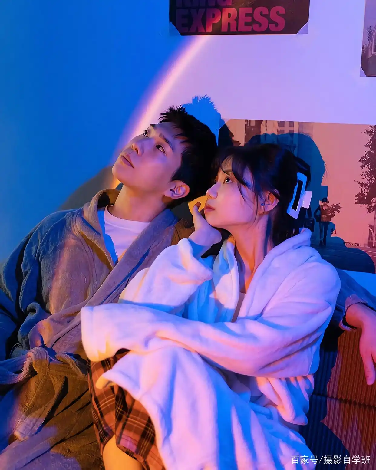 情侣摆姿势技巧_夫妻拍照姿势教程_100种姿势摆拍双人